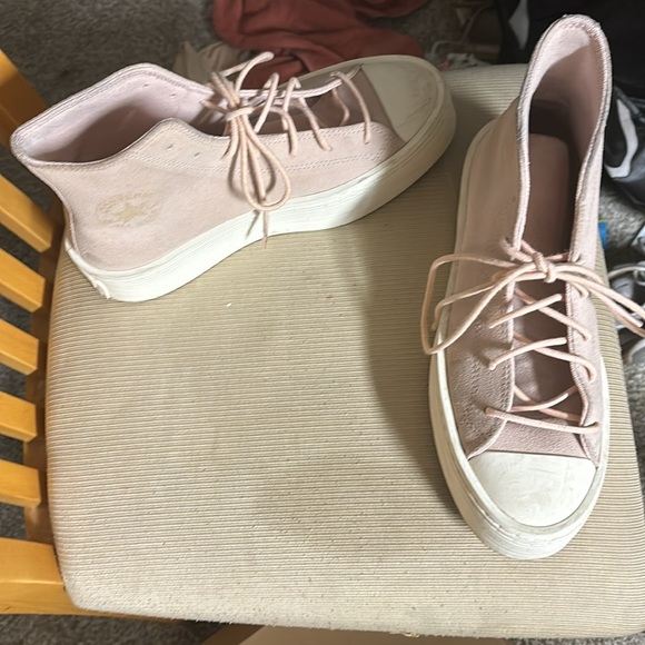 Light pink Converse size 9, women’s with platform sole. - Picture 3 of 4